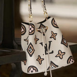 Louis Vuitton NÉONOÉ MM
